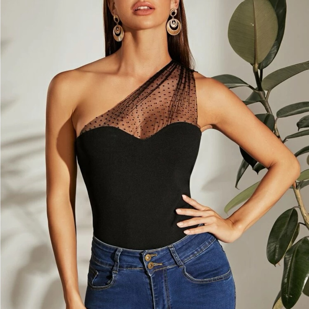 NWOT One Shoulder Dot Flocked Mesh Top 🖤